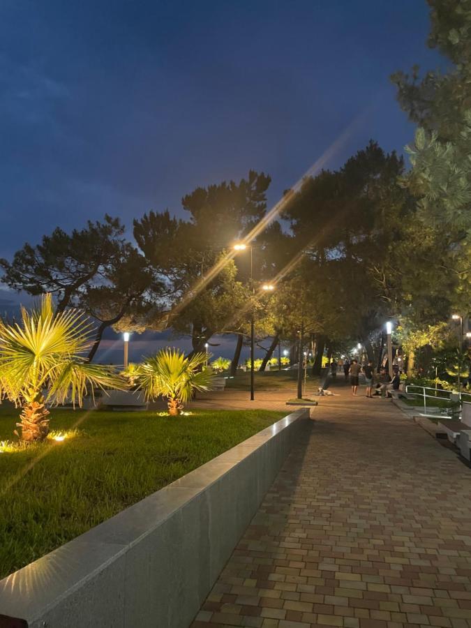 Hotel Chaika Kobuleti Exteriör bild