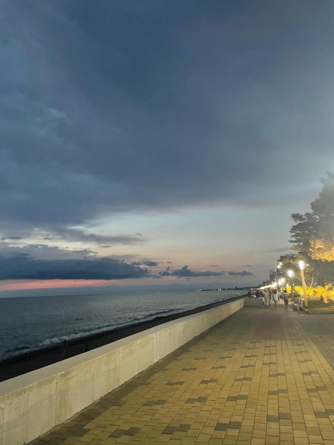 Hotel Chaika Kobuleti Exteriör bild