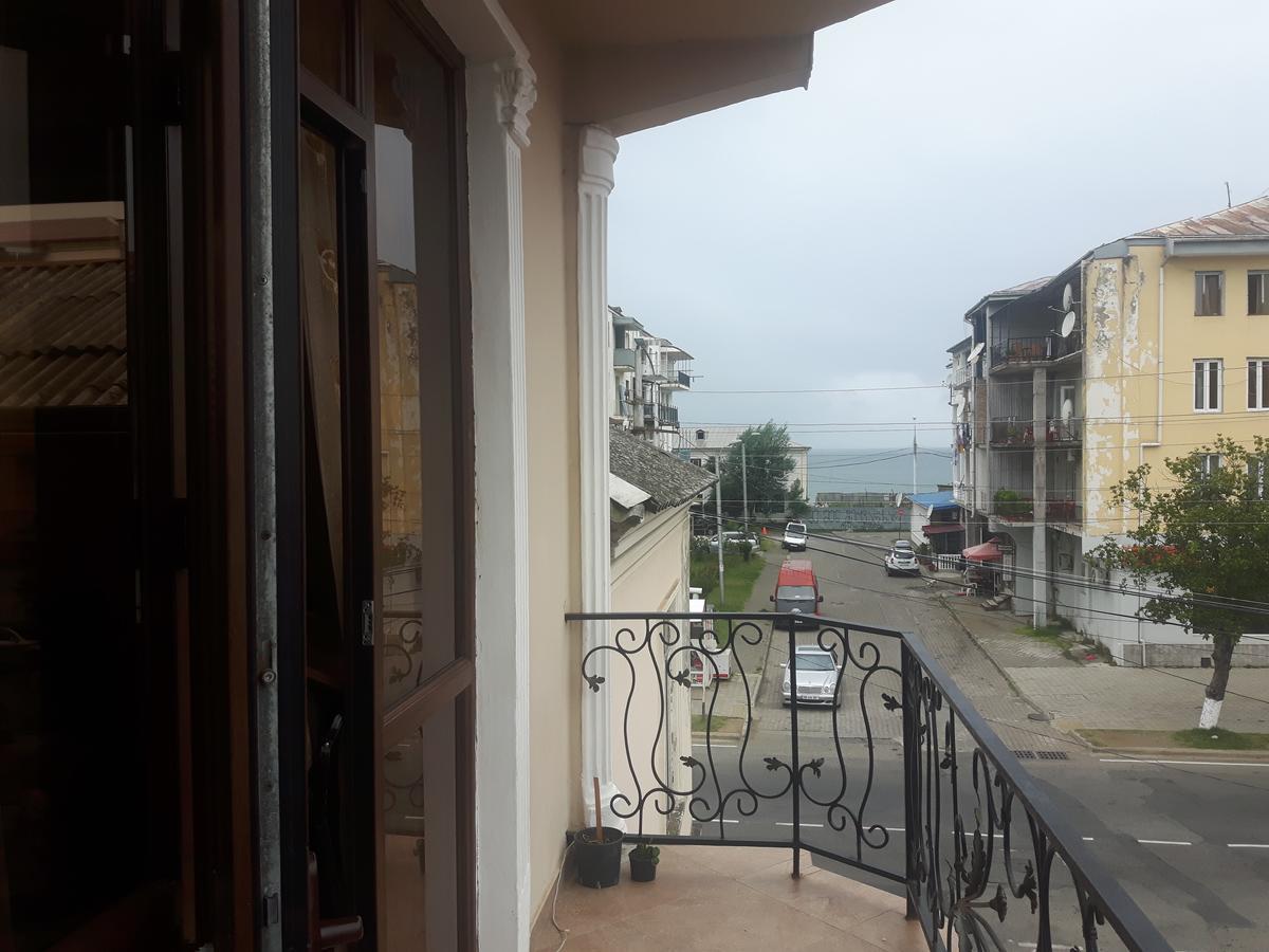 Hotel Chaika Kobuleti Exteriör bild