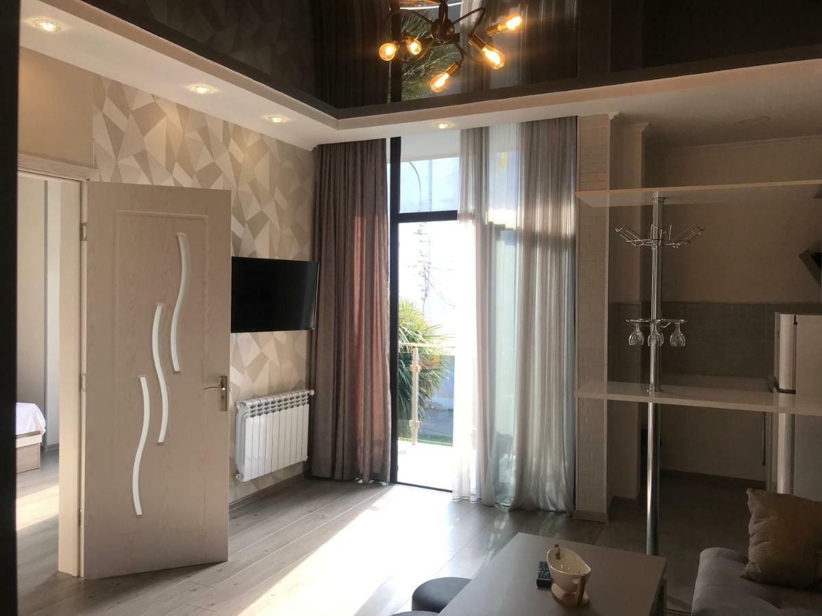 Hotel Chaika Kobuleti Exteriör bild